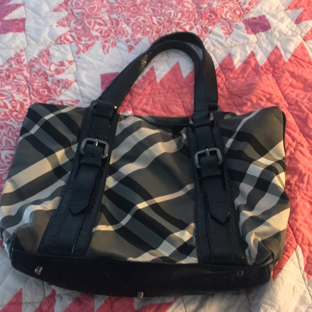 Authentic Burberry patent Trim Smoked tote 👜